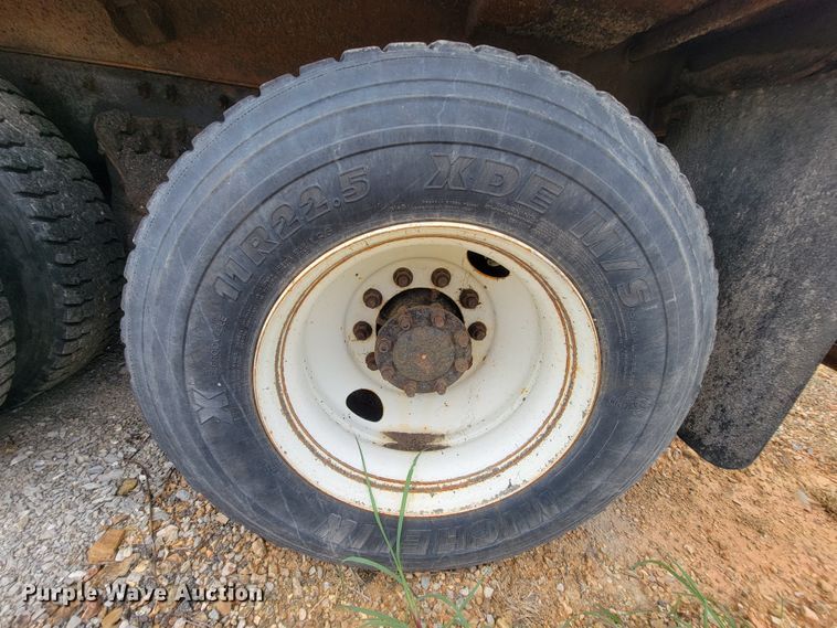 image for item IF9953 2006 International 7400  dump truck