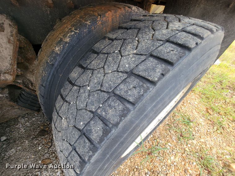 image for item IF9953 2006 International 7400  dump truck