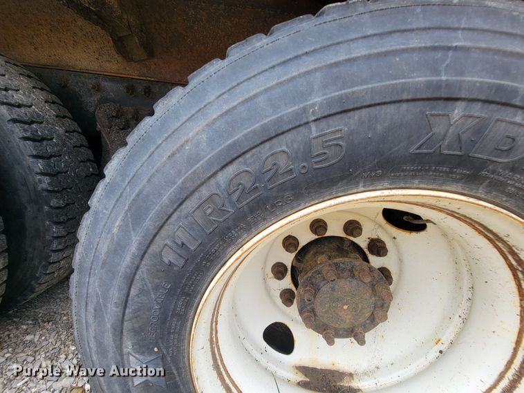 image for item IF9953 2006 International 7400  dump truck