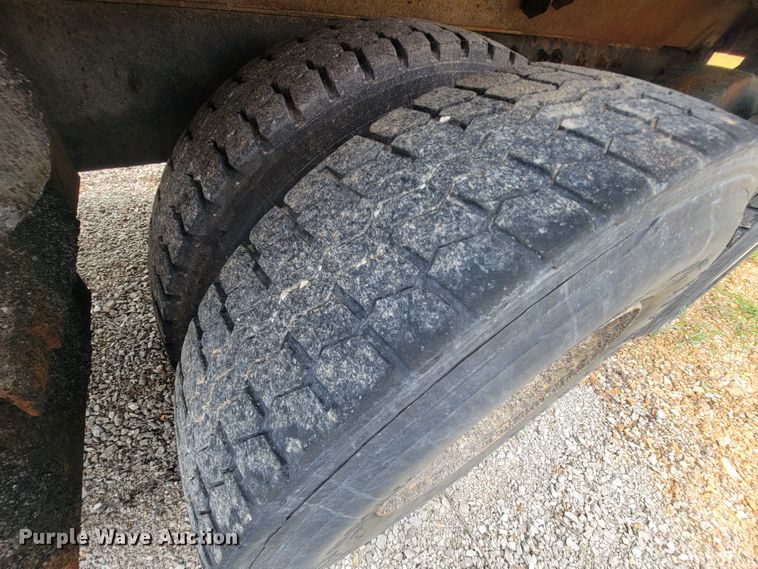 image for item IF9953 2006 International 7400  dump truck