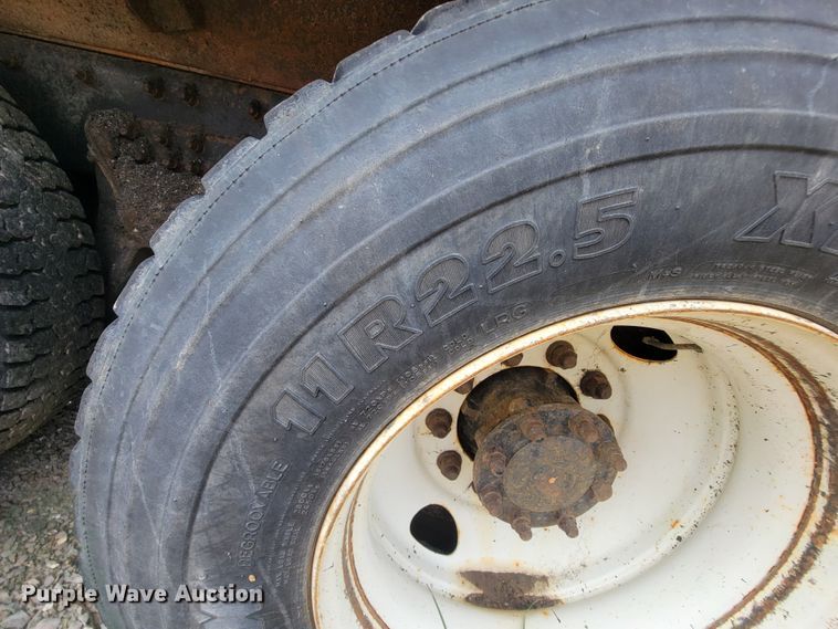 image for item IF9953 2006 International 7400  dump truck