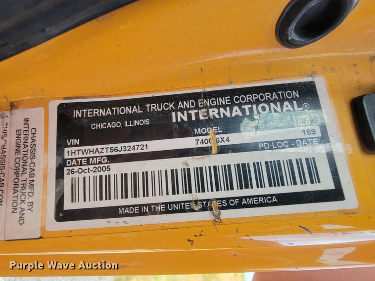 image for item IF9953 2006 International 7400  dump truck