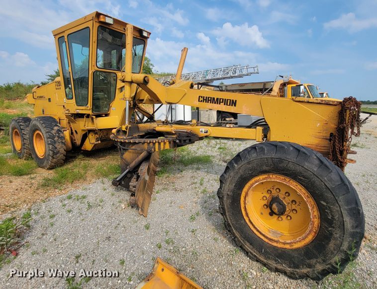 image for item IF9954 1993 Champion 720A  motor grader