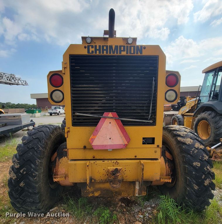image for item IF9954 1993 Champion 720A  motor grader