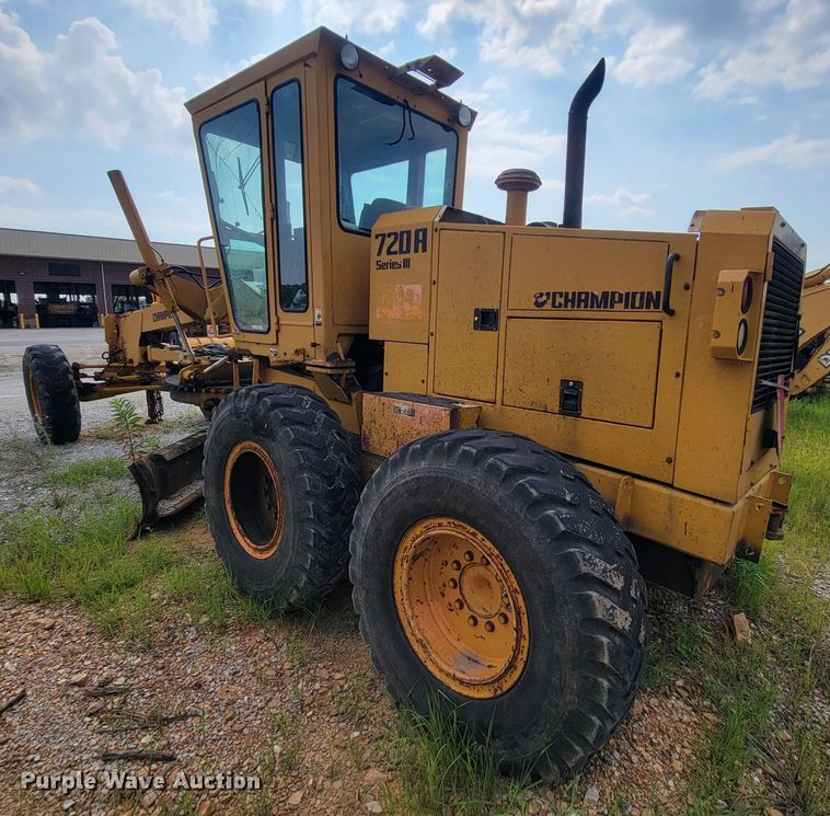 image for item IF9954 1993 Champion 720A  motor grader