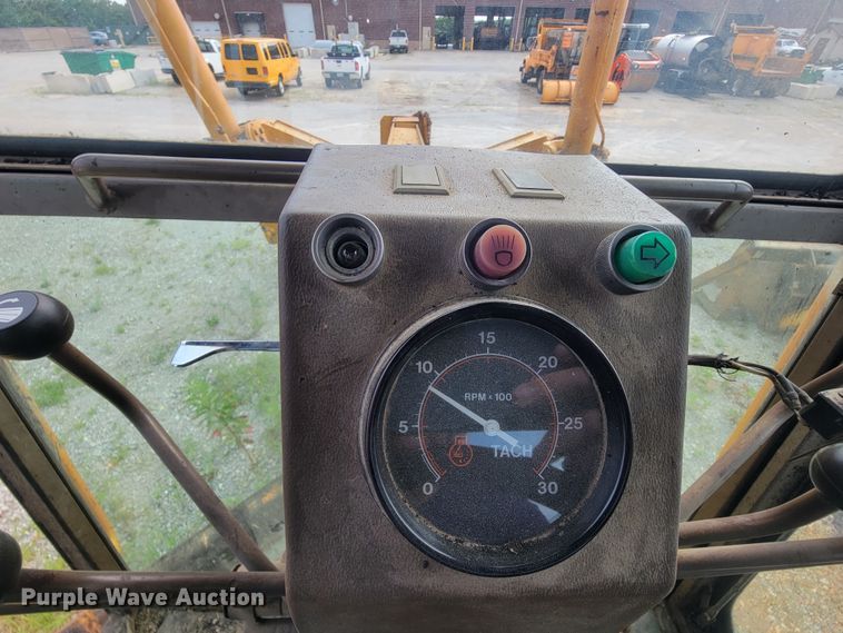 image for item IF9954 1993 Champion 720A  motor grader