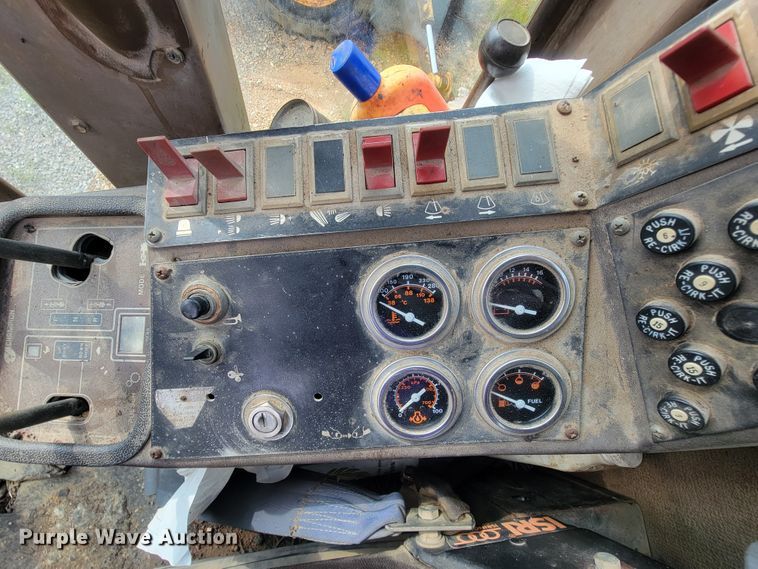 image for item IF9954 1993 Champion 720A  motor grader