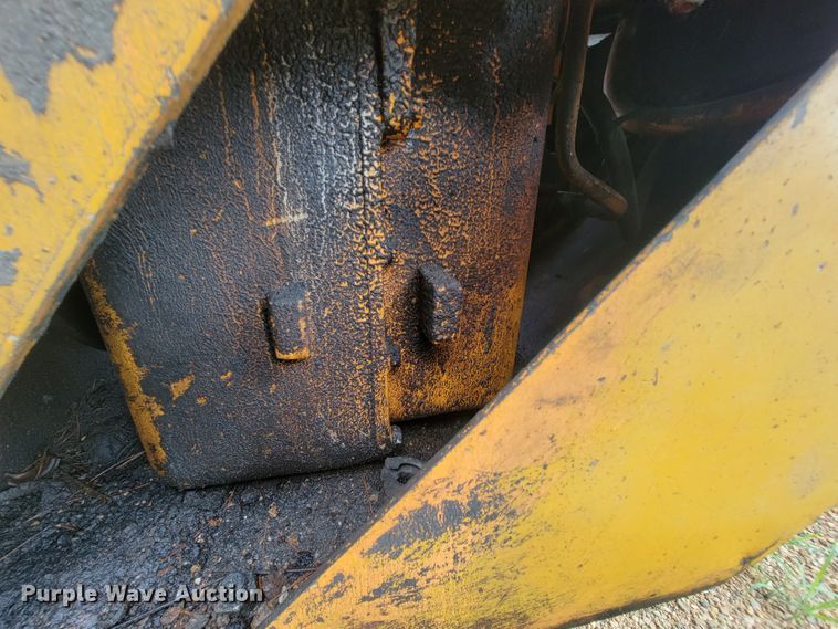 image for item IF9954 1993 Champion 720A  motor grader