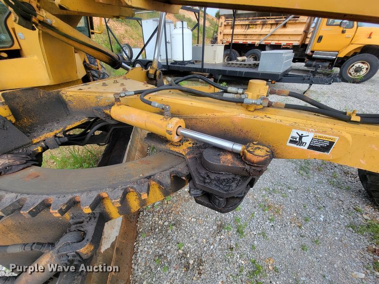 image for item IF9954 1993 Champion 720A  motor grader