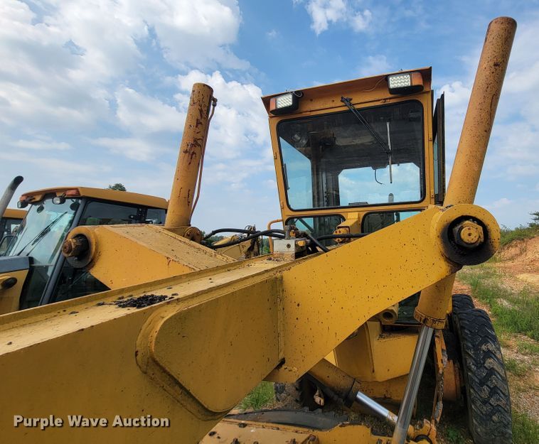 image for item IF9954 1993 Champion 720A  motor grader