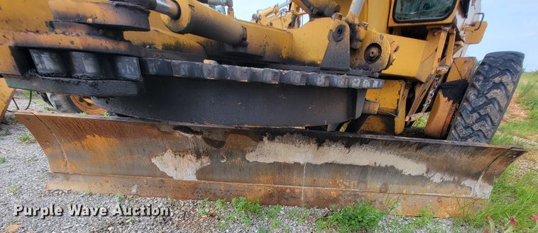 image for item IF9954 1993 Champion 720A  motor grader