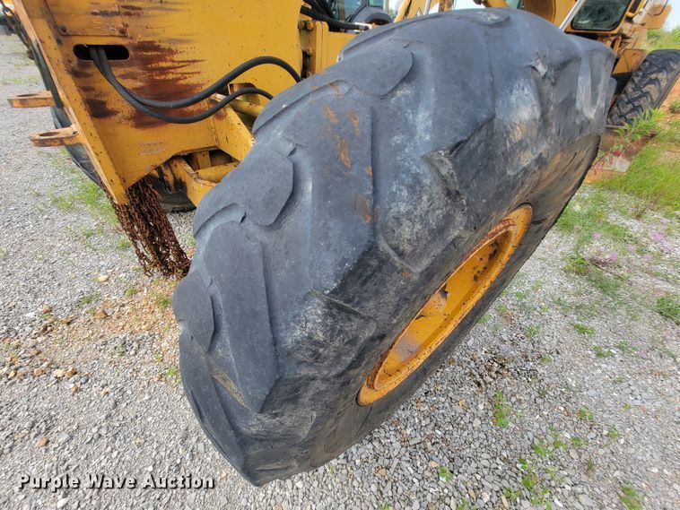 image for item IF9954 1993 Champion 720A  motor grader