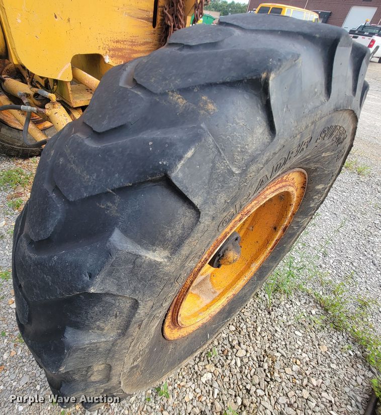 image for item IF9954 1993 Champion 720A  motor grader