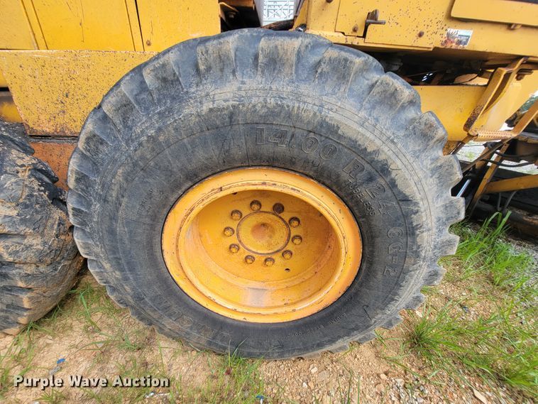 image for item IF9954 1993 Champion 720A  motor grader