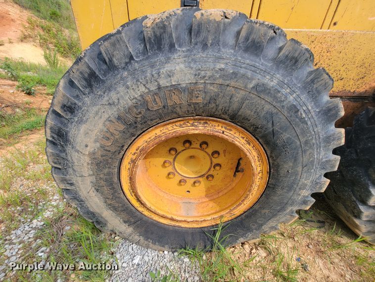 image for item IF9954 1993 Champion 720A  motor grader