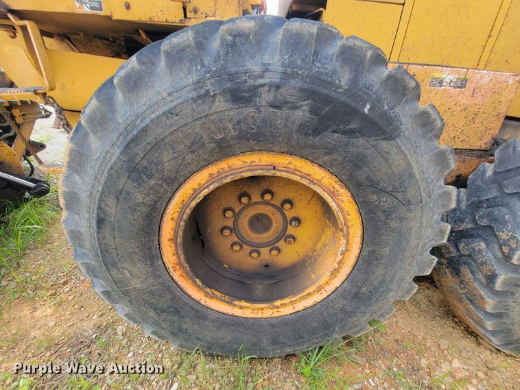 image for item IF9954 1993 Champion 720A  motor grader