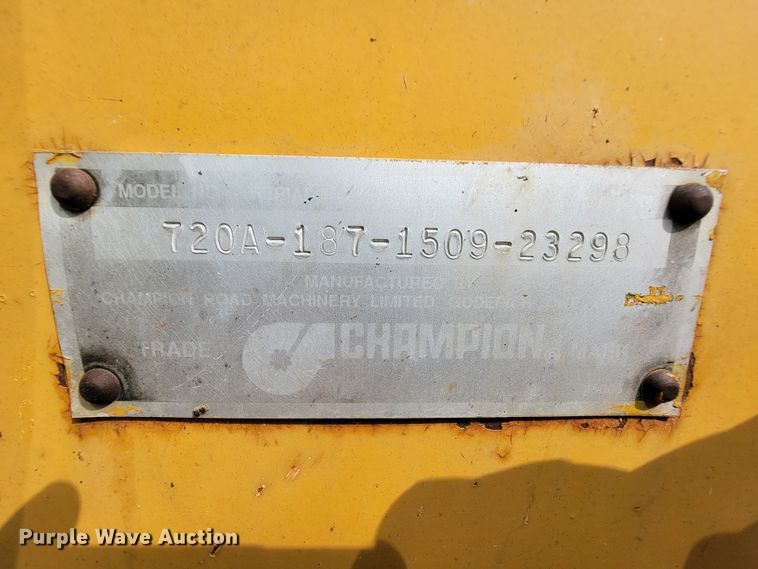 image for item IF9954 1993 Champion 720A  motor grader