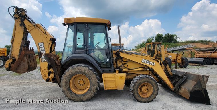 image for item IF9955 2002 John Deere 310SG  backhoe