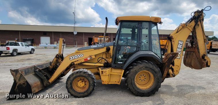 image for item IF9955 2002 John Deere 310SG  backhoe