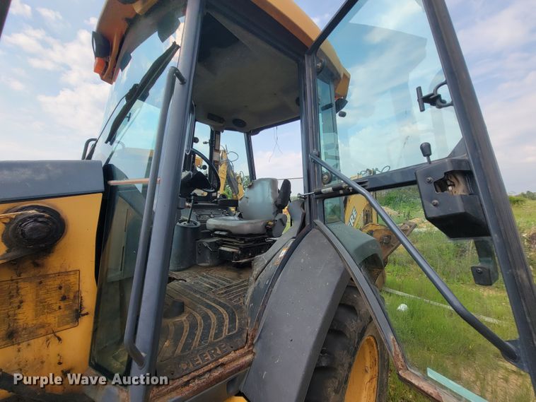 image for item IF9955 2002 John Deere 310SG  backhoe