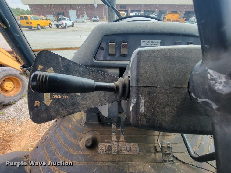 image for item IF9955 2002 John Deere 310SG  backhoe