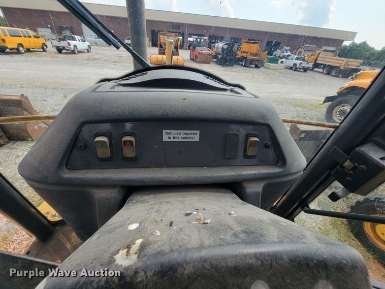 image for item IF9955 2002 John Deere 310SG  backhoe