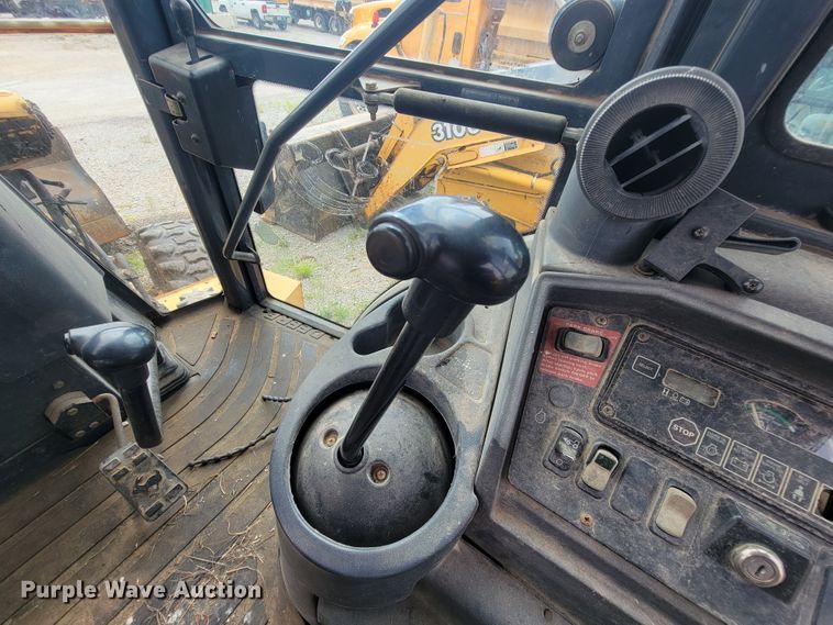 image for item IF9955 2002 John Deere 310SG  backhoe