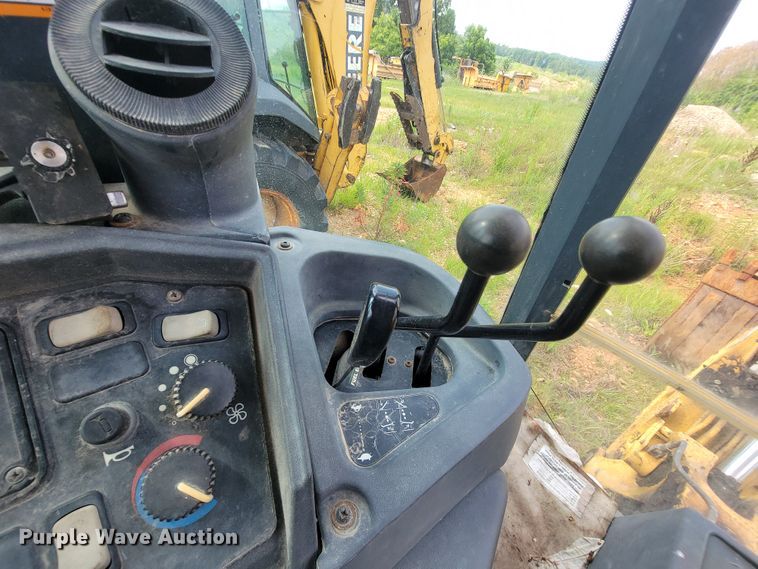 image for item IF9955 2002 John Deere 310SG  backhoe