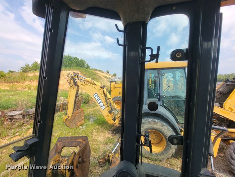 image for item IF9955 2002 John Deere 310SG  backhoe