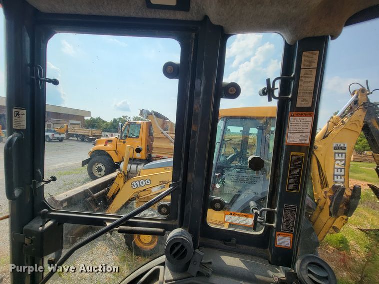 image for item IF9955 2002 John Deere 310SG  backhoe