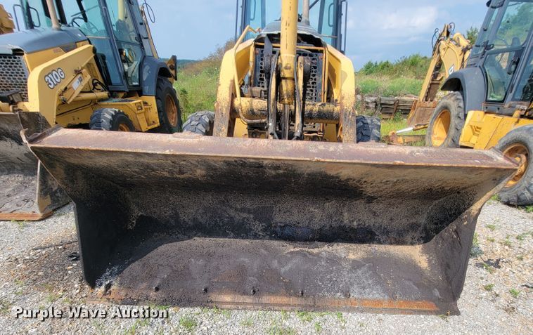image for item IF9955 2002 John Deere 310SG  backhoe