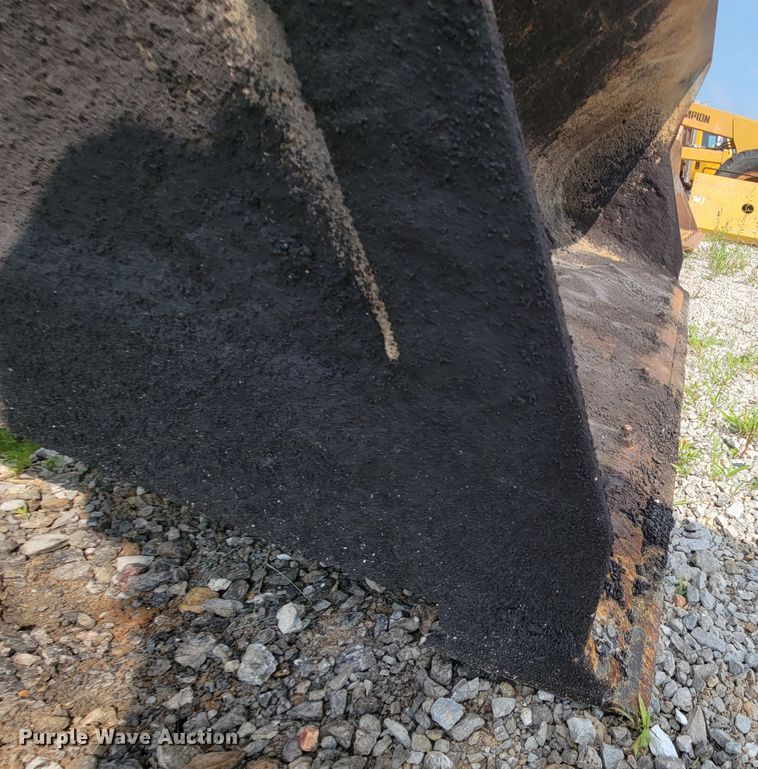 image for item IF9955 2002 John Deere 310SG  backhoe