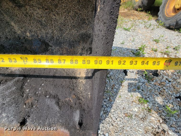 image for item IF9955 2002 John Deere 310SG  backhoe