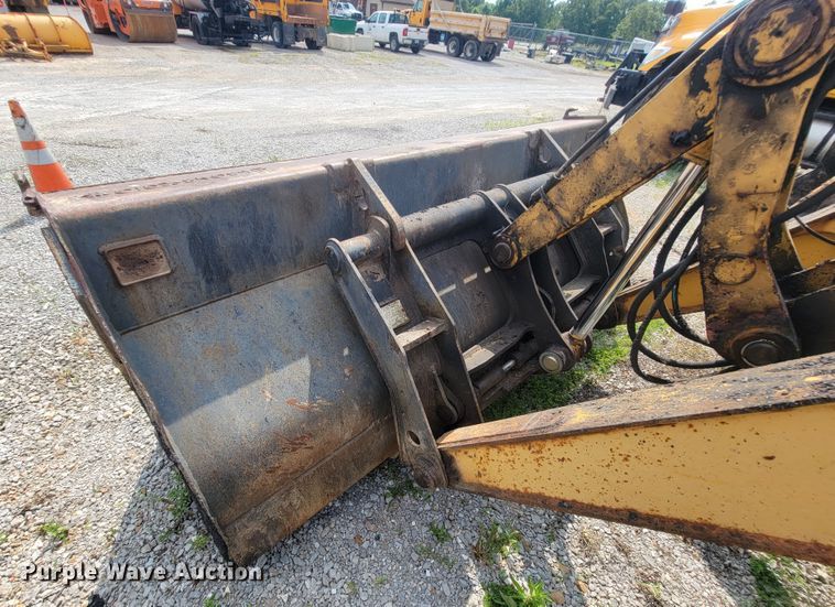 image for item IF9955 2002 John Deere 310SG  backhoe