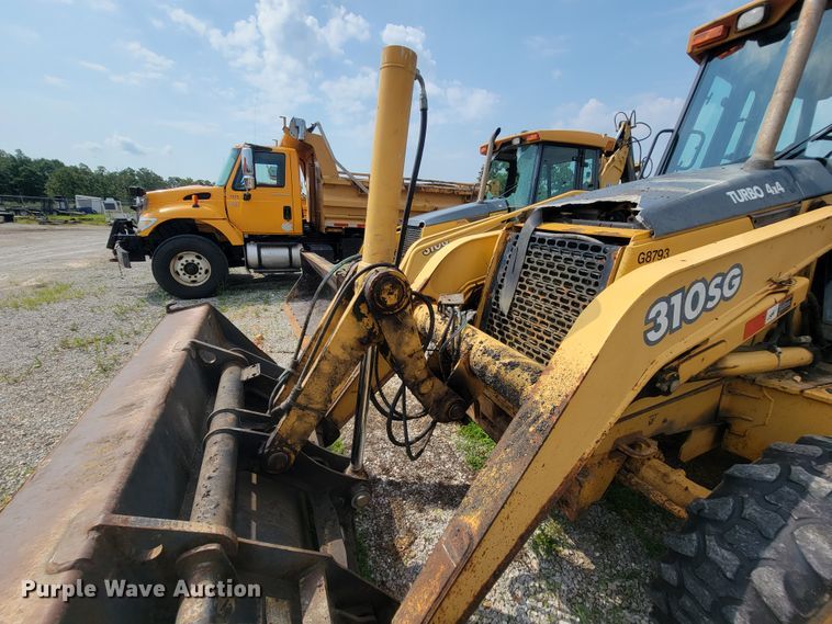 image for item IF9955 2002 John Deere 310SG  backhoe