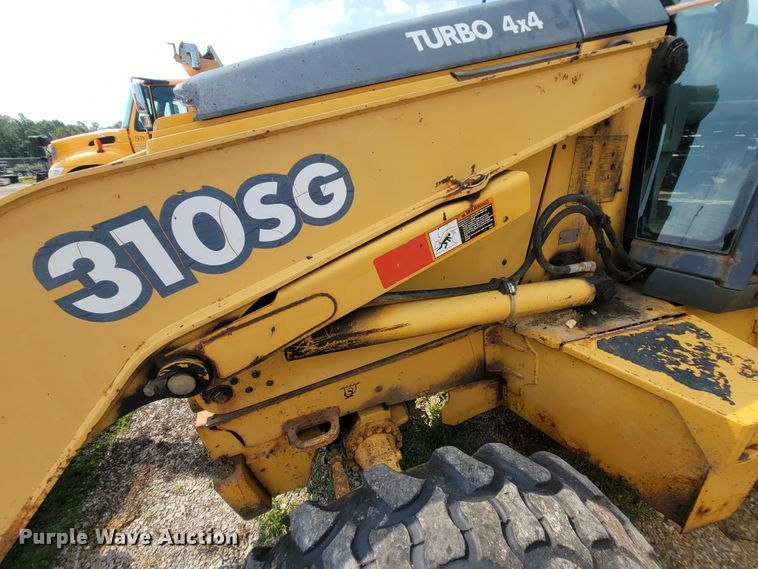 image for item IF9955 2002 John Deere 310SG  backhoe