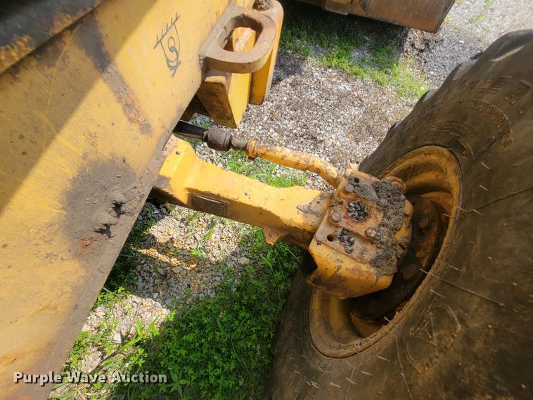 image for item IF9955 2002 John Deere 310SG  backhoe