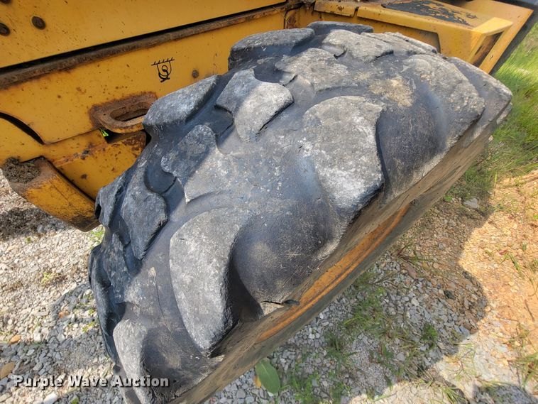 image for item IF9955 2002 John Deere 310SG  backhoe