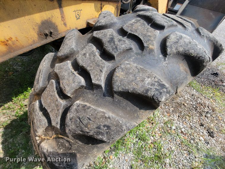 image for item IF9955 2002 John Deere 310SG  backhoe