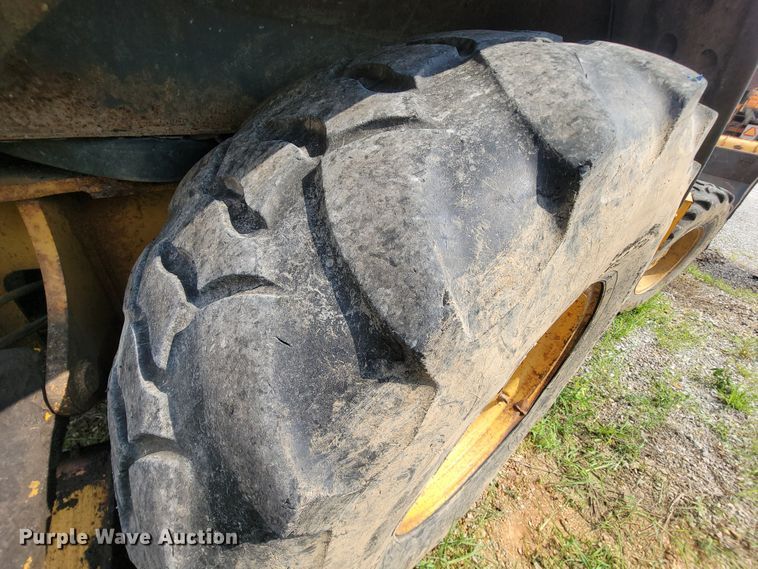 image for item IF9955 2002 John Deere 310SG  backhoe