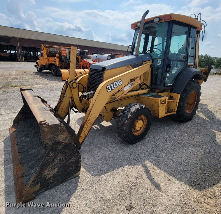 image for item IF9956 2004 John Deere 310SG  backhoe