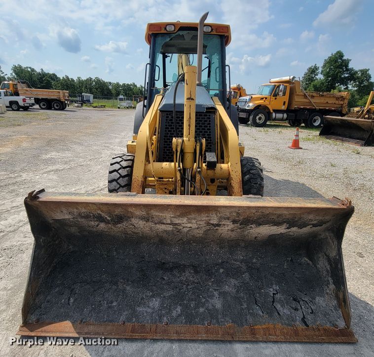 image for item IF9956 2004 John Deere 310SG  backhoe