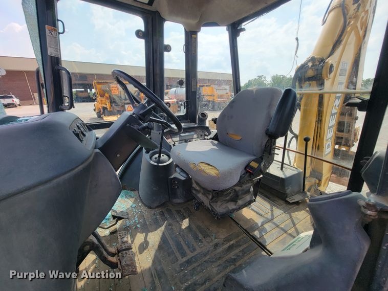 image for item IF9956 2004 John Deere 310SG  backhoe