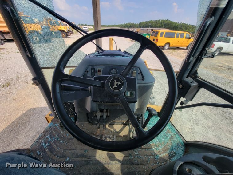 image for item IF9956 2004 John Deere 310SG  backhoe