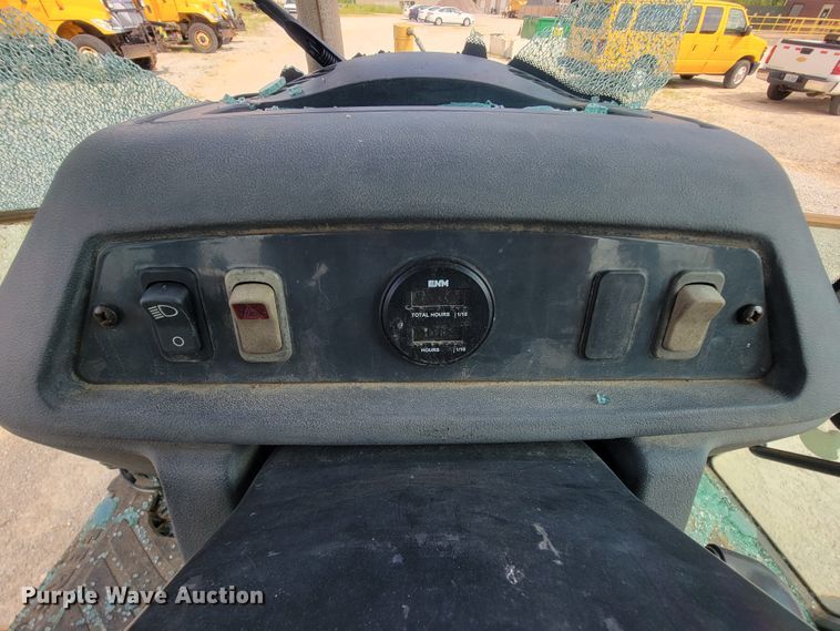 image for item IF9956 2004 John Deere 310SG  backhoe