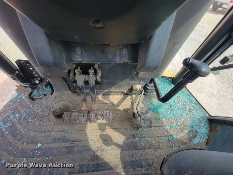 image for item IF9956 2004 John Deere 310SG  backhoe