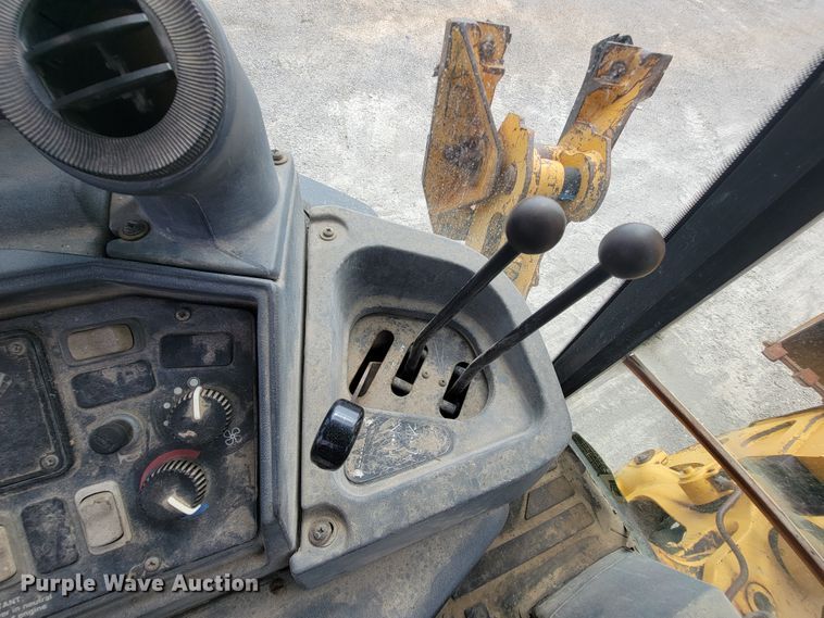 image for item IF9956 2004 John Deere 310SG  backhoe