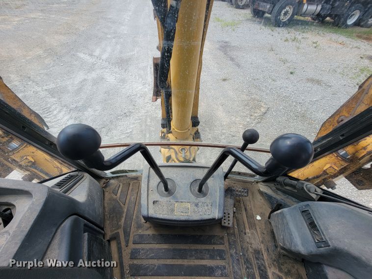 image for item IF9956 2004 John Deere 310SG  backhoe