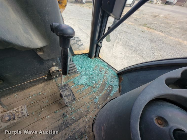 image for item IF9956 2004 John Deere 310SG  backhoe