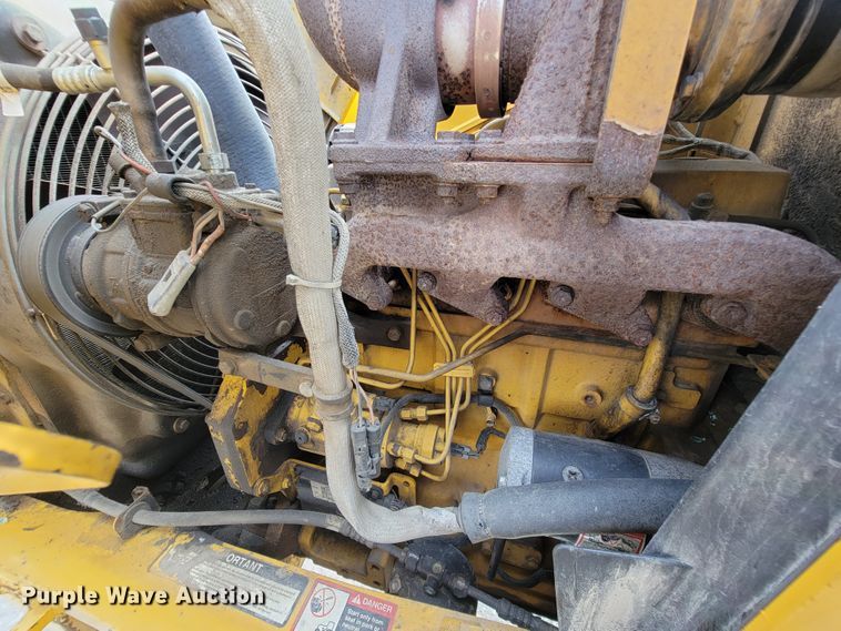 image for item IF9956 2004 John Deere 310SG  backhoe